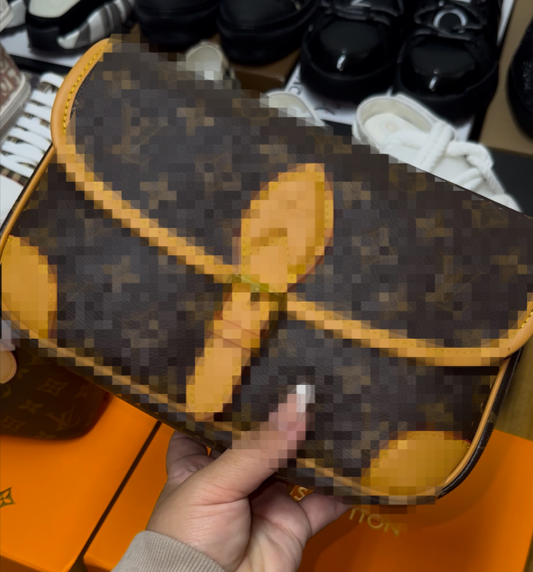 L-V Crossbody